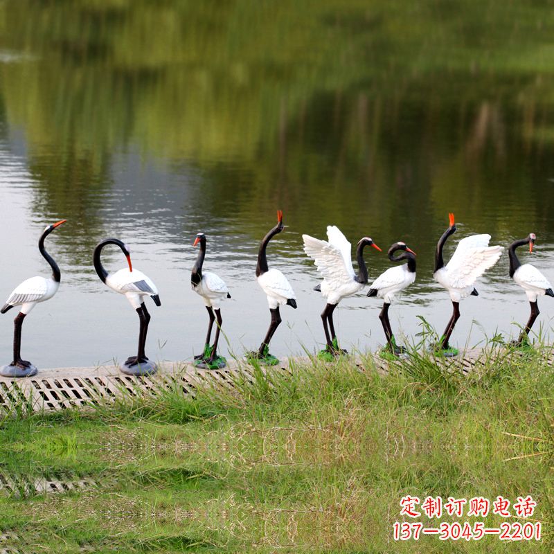 辽阳仿真仙鹤玻璃钢水景雕塑摆件-公园水池水塘琥珀动物雕塑