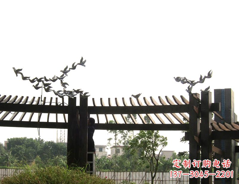 辽阳飞翔美景·鸽子雕塑