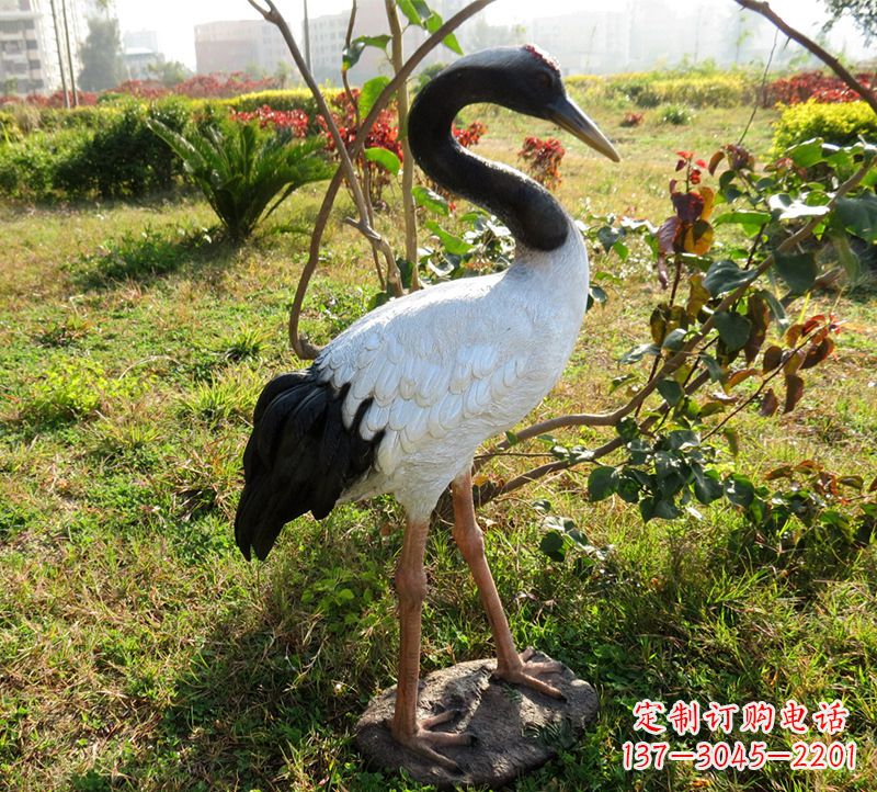 辽阳精致仙鹤雕塑,飞翔在自由的天空
