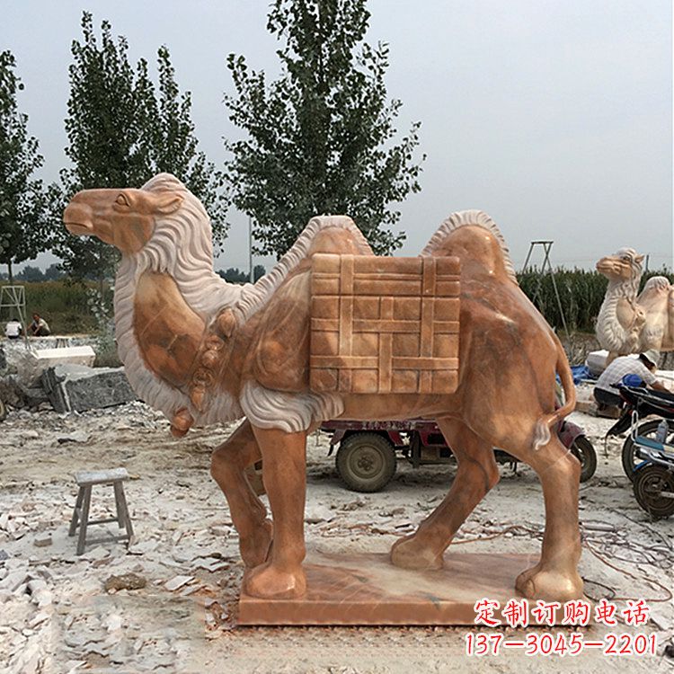 辽阳负重骆驼雕塑—晚霞之红