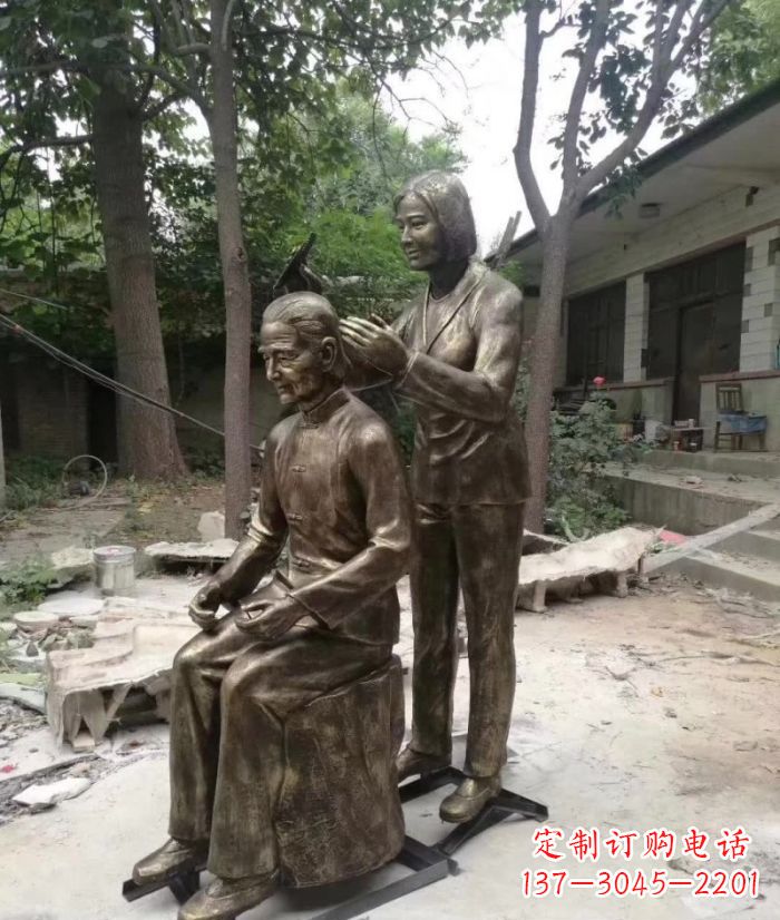 辽阳给母亲梳头人物铜雕 (2)