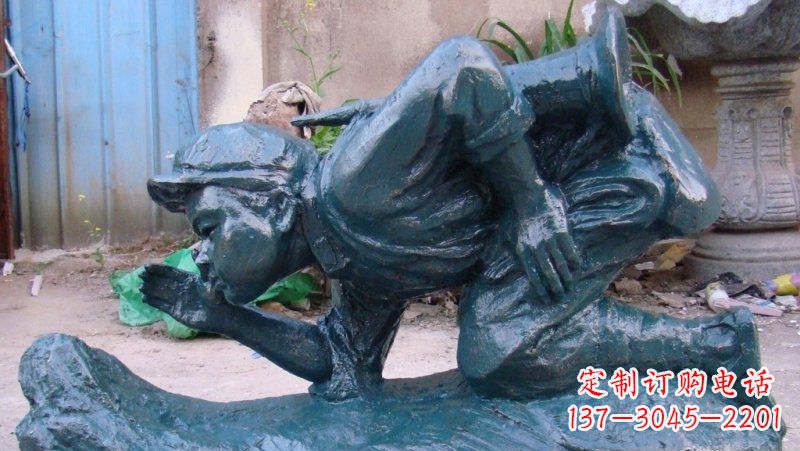 辽阳传统文化符号——小红军冲锋号雕塑