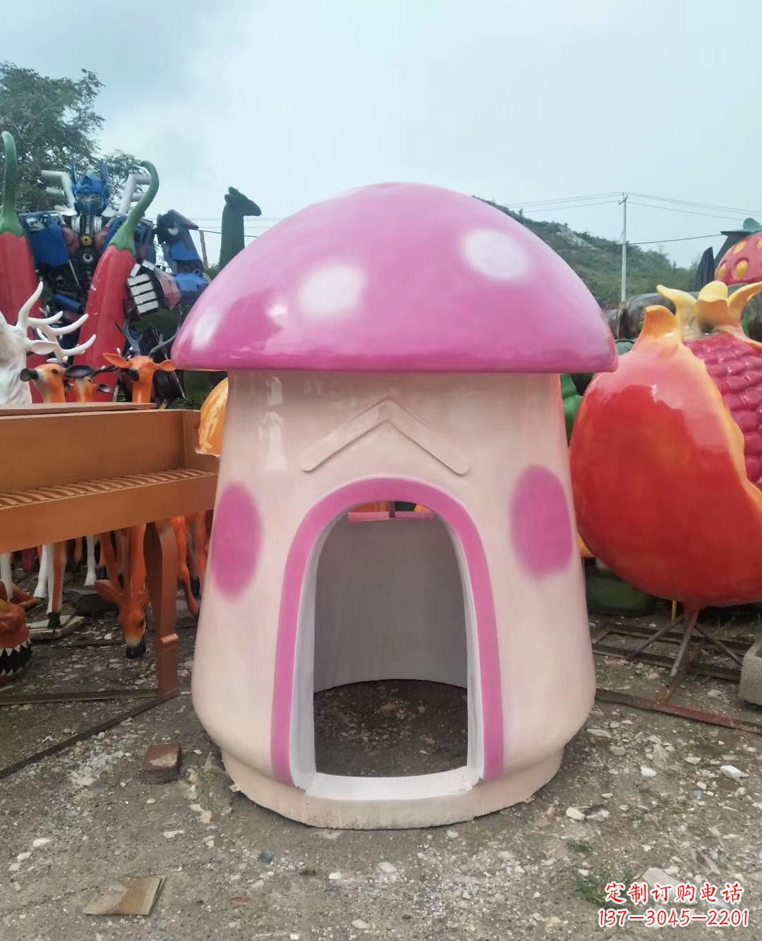 辽阳精致彩绘蘑菇屋雕塑