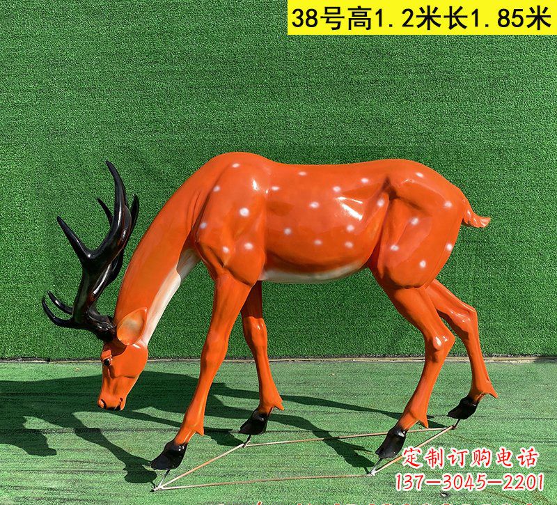 辽阳以玻璃钢精心制作的梅花鹿雕塑
