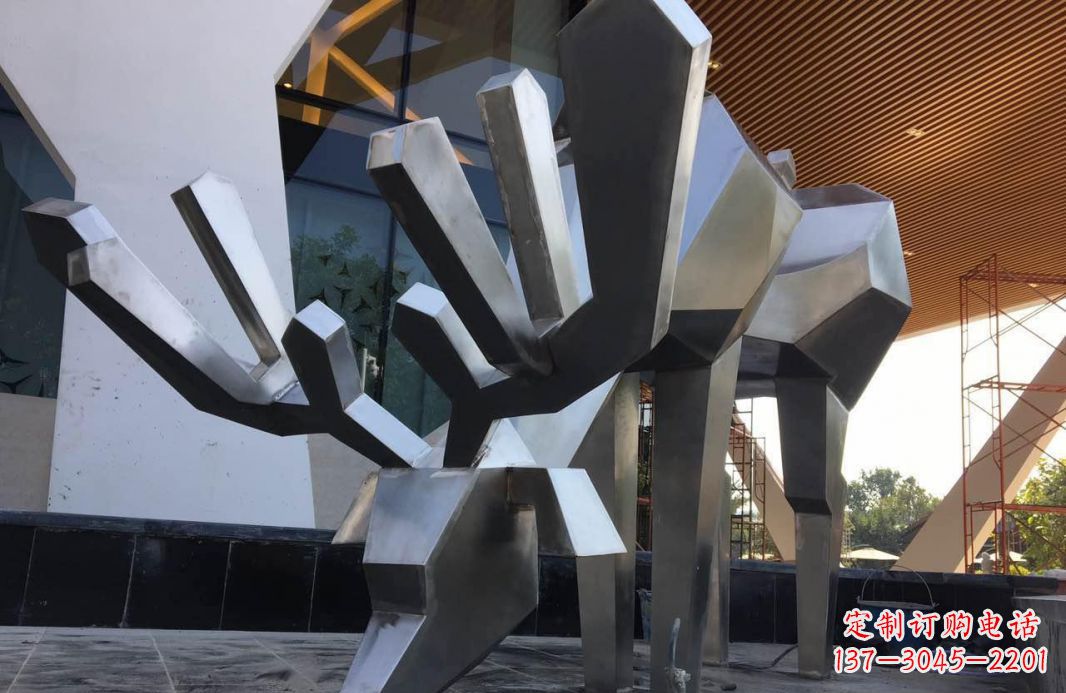 辽阳公园不锈钢大型抽象驯鹿雕塑