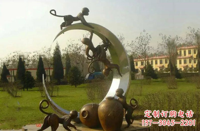 辽阳不锈钢猴子拉月亮雕塑