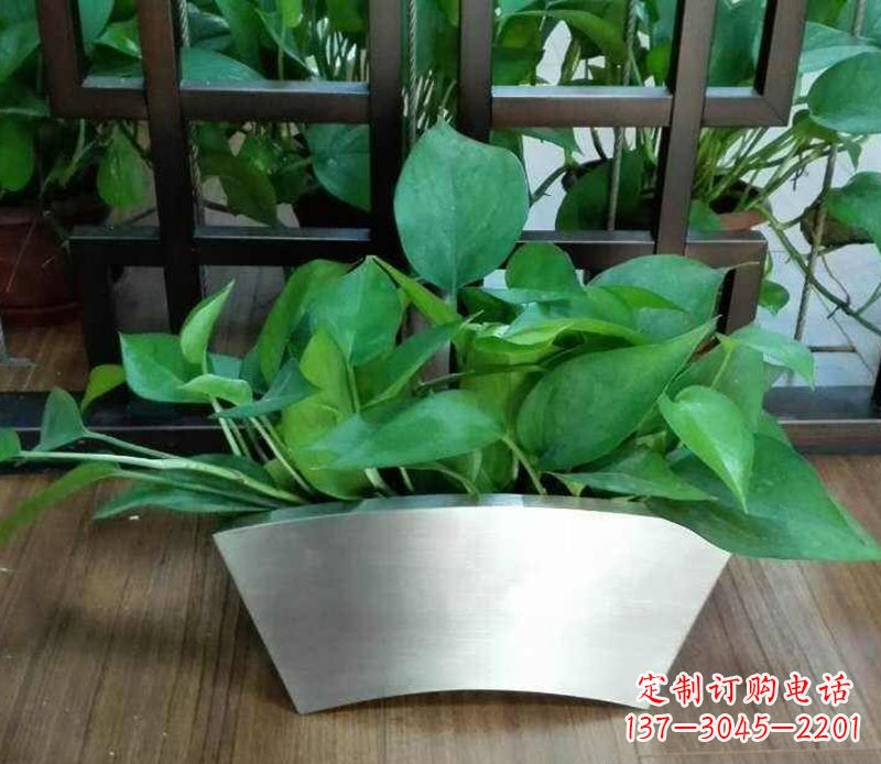 辽阳高质量不锈钢花盆雕塑,享受自然完美烘托