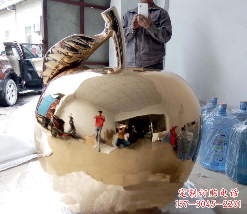 辽阳精美的不锈钢镜面苹果雕塑