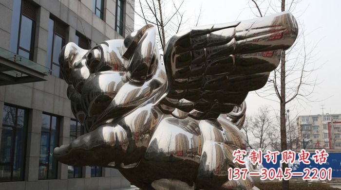 辽阳精美不锈钢大翅膀猪景观雕塑