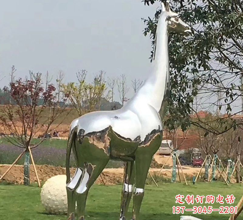 辽阳公园不锈钢长颈鹿雕塑