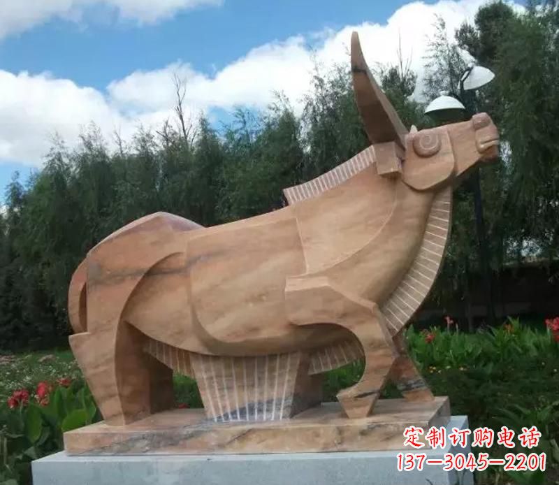 辽阳公园抽象动物牛石雕