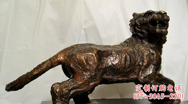 辽阳铜质雕刻老虎雕塑
