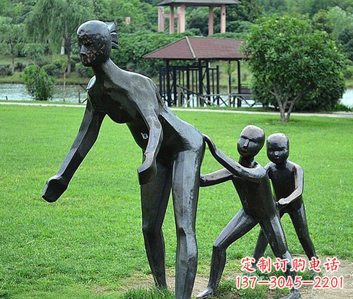 辽阳雄伟磅礴,象征智慧的老鹰铜雕