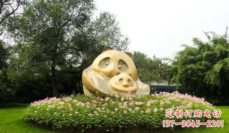 辽阳公园抽象母子熊猫动物铜雕