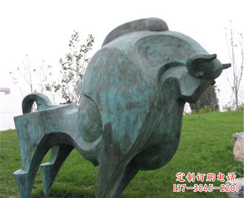 辽阳公园抽象牛动物铜雕 (2)