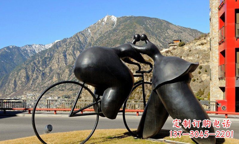 辽阳公园抽象骑自行车人物