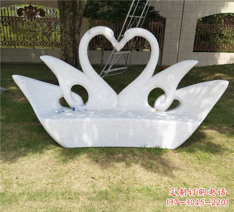 辽阳公园大理石天鹅座椅