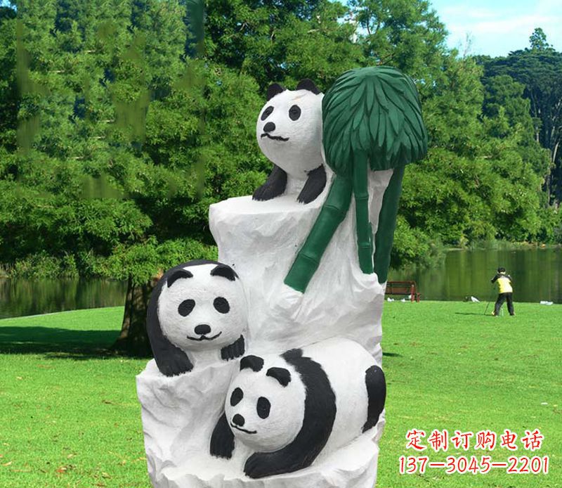 辽阳公园大熊猫雕塑