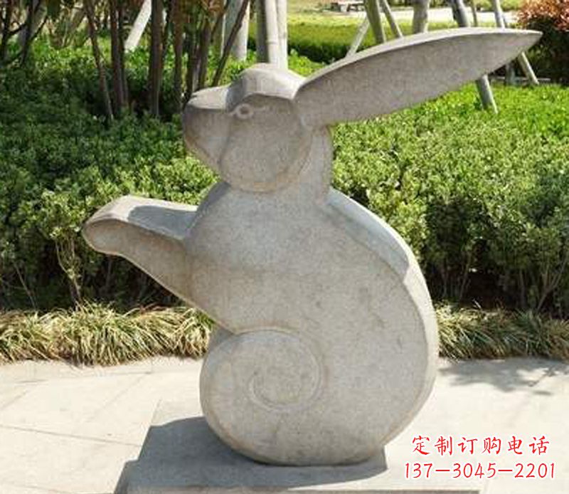 辽阳公园兔子雕塑,营造可爱的氛围