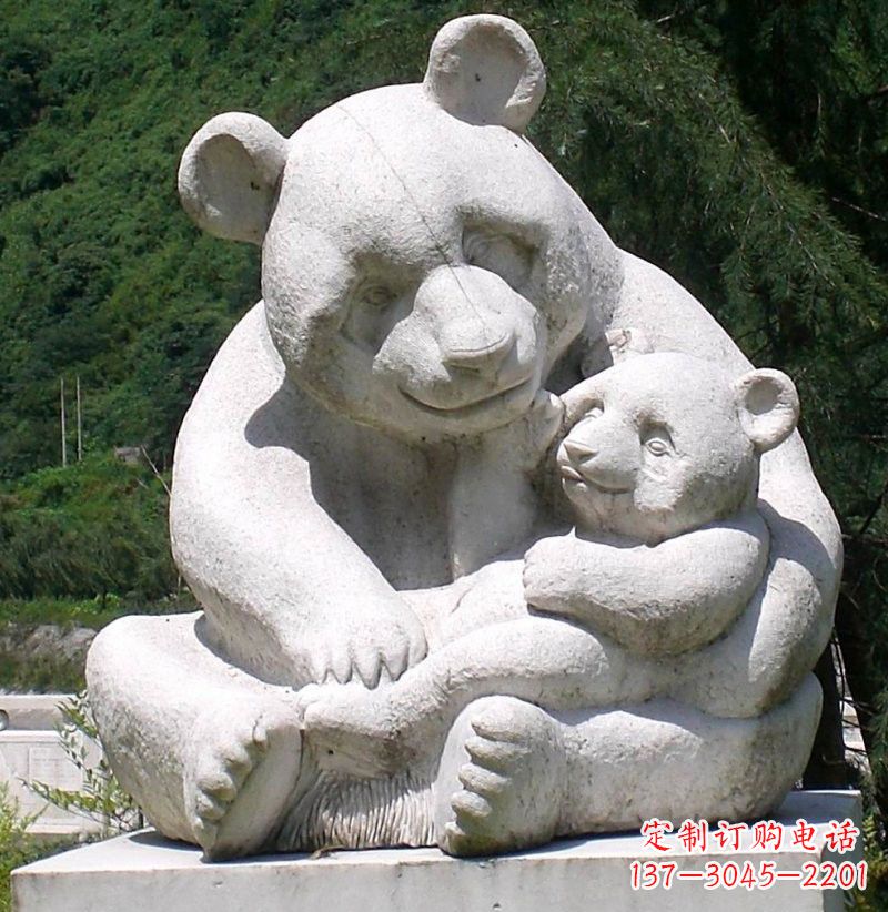 辽阳公园动物母子熊猫石雕