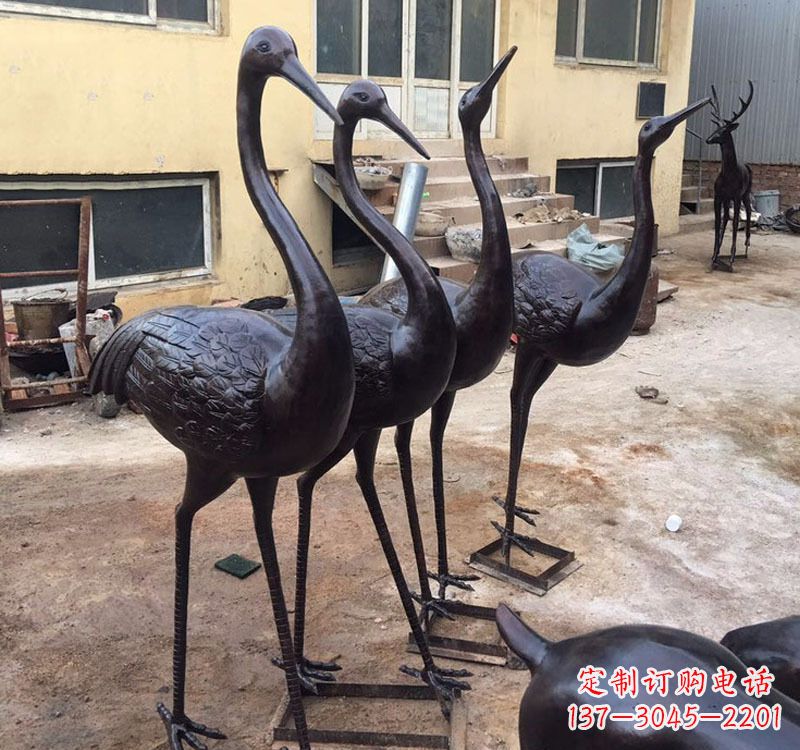 辽阳公园动物铜雕丹顶鹤