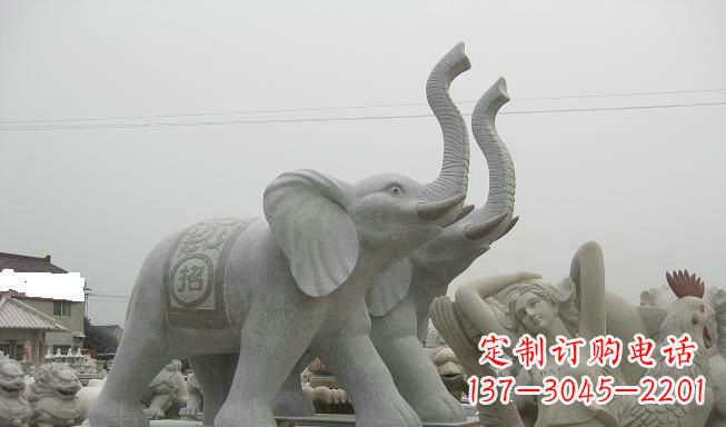 辽阳公园动物长鼻大象石雕