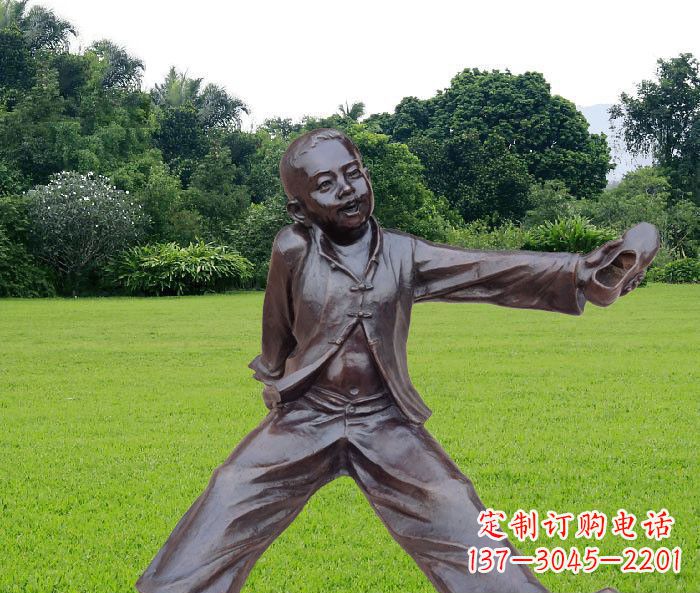 辽阳公园斗鸡儿童铜雕