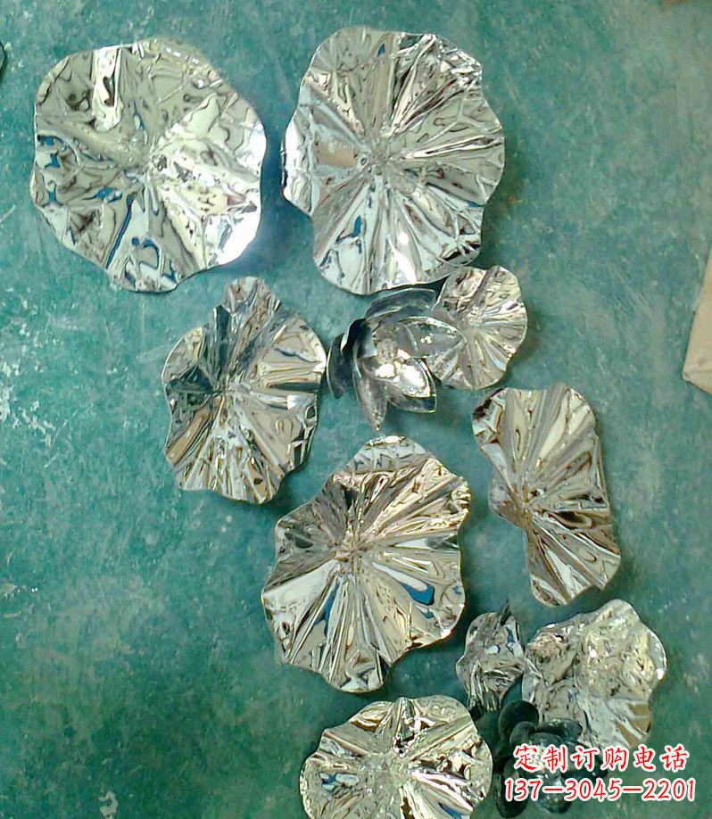 辽阳精致锻铜荷叶造型雕塑