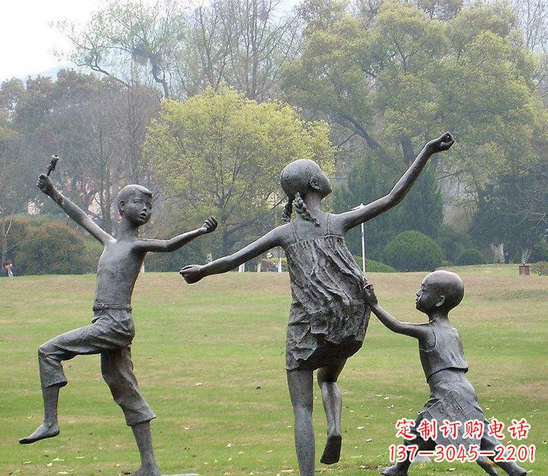 辽阳公园放风筝的儿童小品铜雕