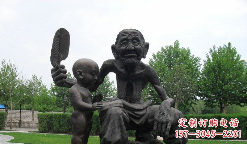 辽阳公园给孙子扇风的老人小品铜雕