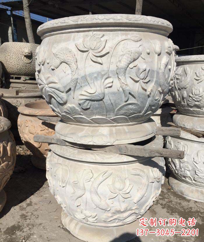 辽阳精美荷花雕塑 彰显优雅之美