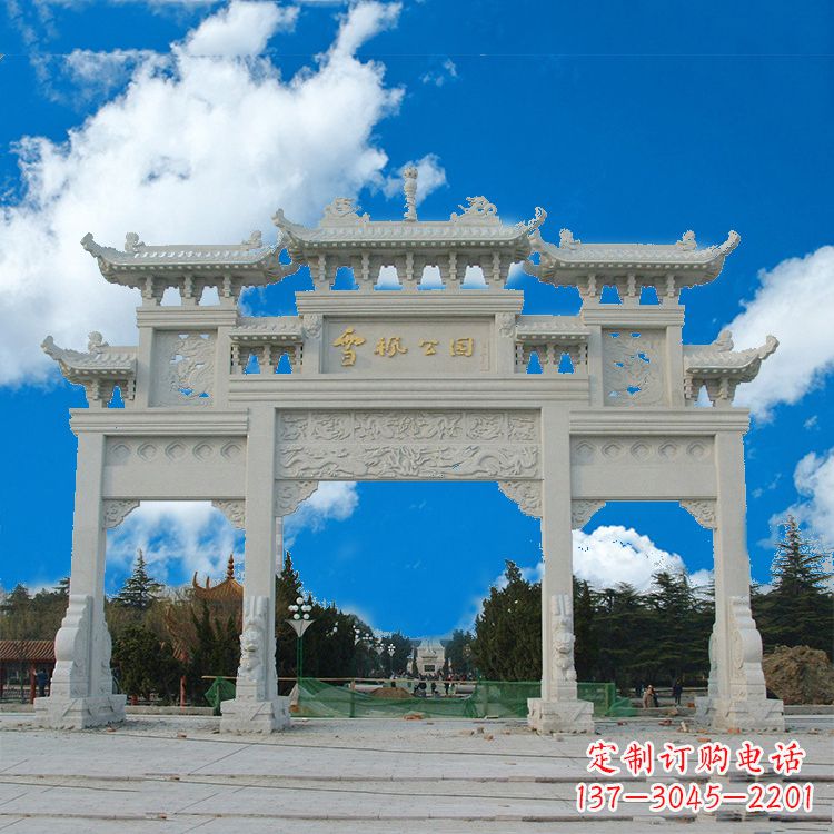 辽阳传承历史的精美汉白玉三门牌楼雕塑
