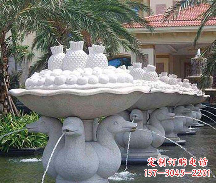 辽阳高雅精致的天鹅石雕