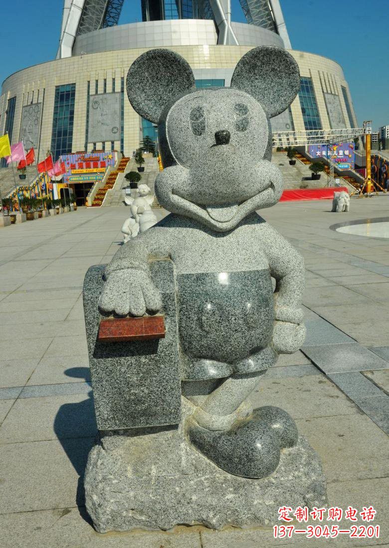 辽阳令人惊叹的米老鼠塑像