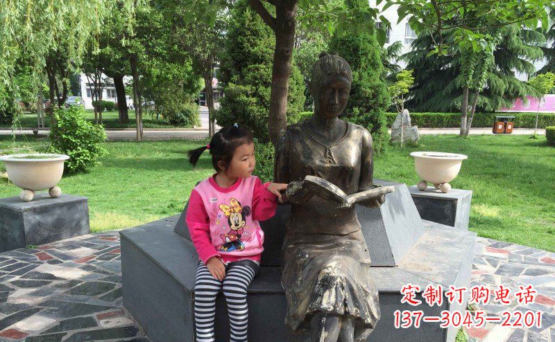 辽阳公园看书的女孩人物铜雕