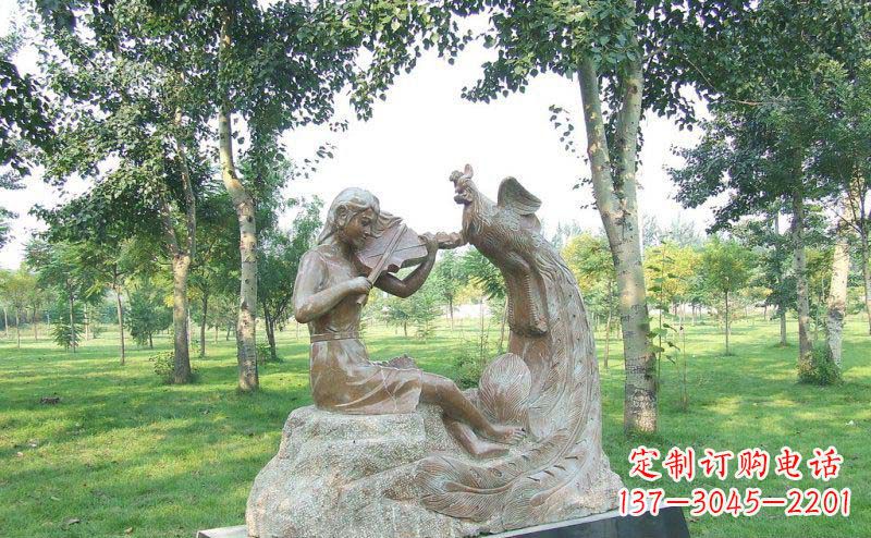 辽阳公园拉小提琴的女孩和凤凰景观铜雕