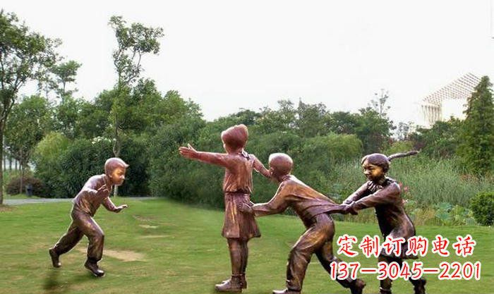 辽阳风格多变的老鹰雕塑