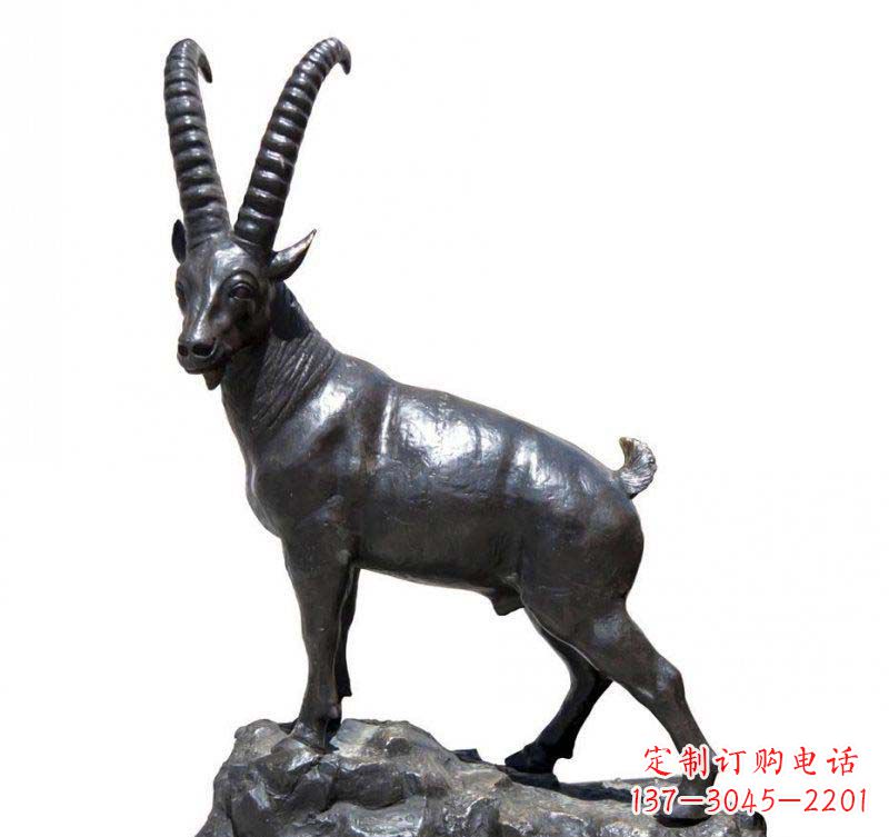辽阳公园羚羊动物铜雕