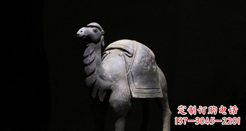 辽阳公园骆驼动物铜雕 (3)