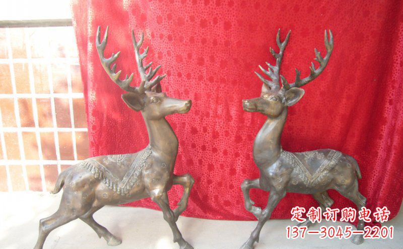 辽阳精美的梅花鹿铜雕