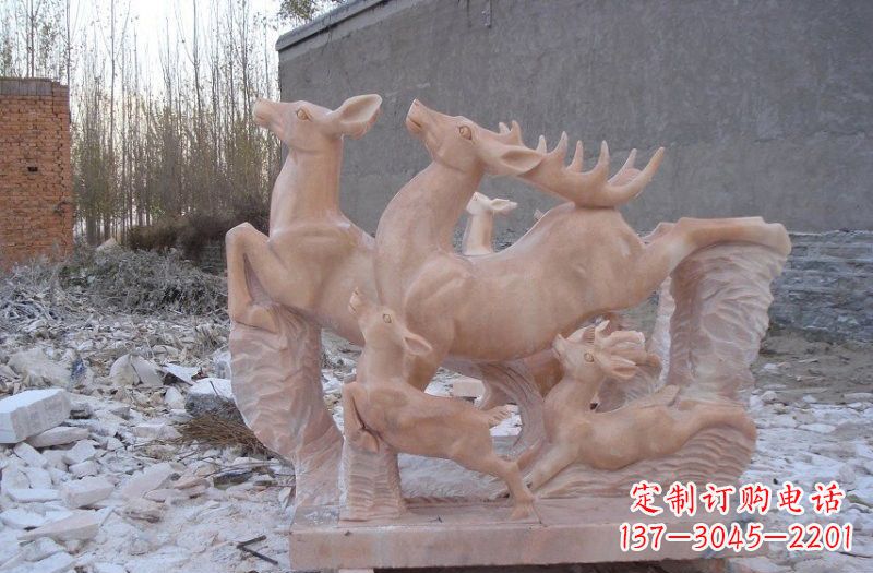 辽阳脱颖而出的公园梅花鹿群石雕