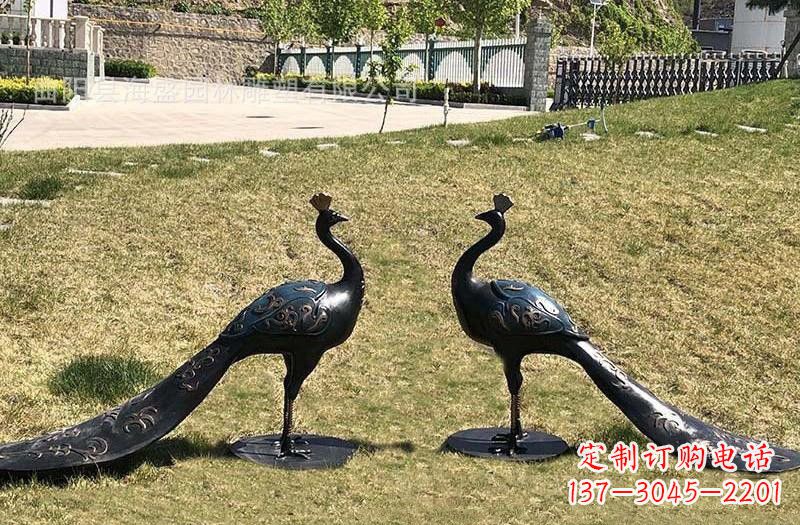 辽阳公园青铜孔雀雕塑