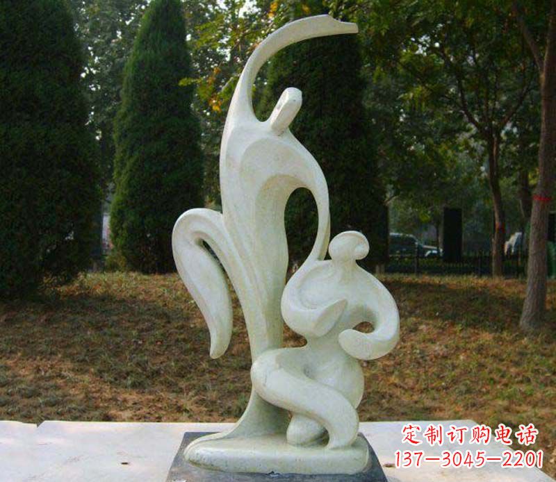 辽阳恒久之爱公园情侣抽象人物雕塑