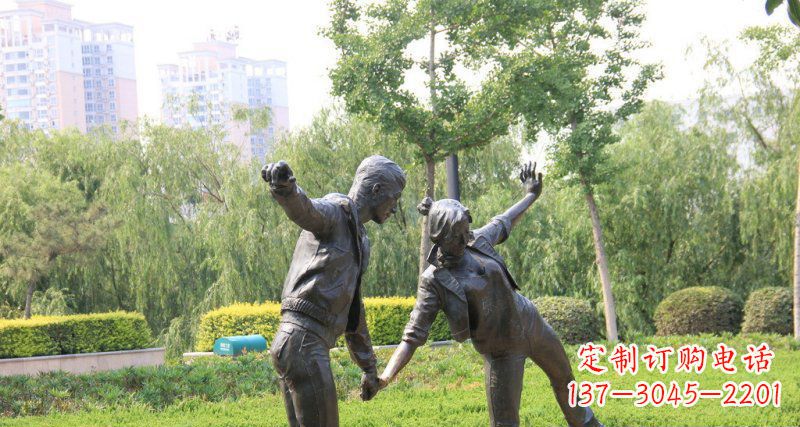 辽阳爱情铸就的浪漫情侣雕塑