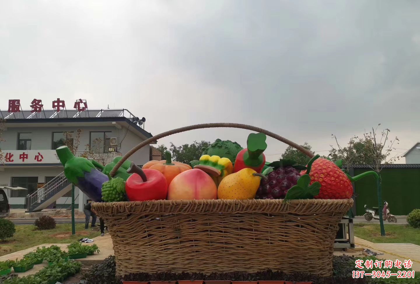 辽阳公园生态园玻璃钢仿真水果篮雕塑