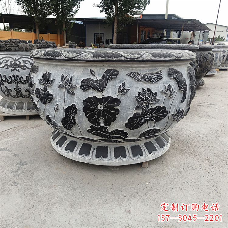 辽阳公园石雕水缸