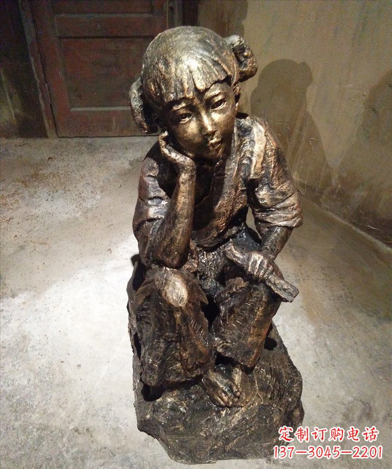 辽阳童真美丽的小女孩铜雕