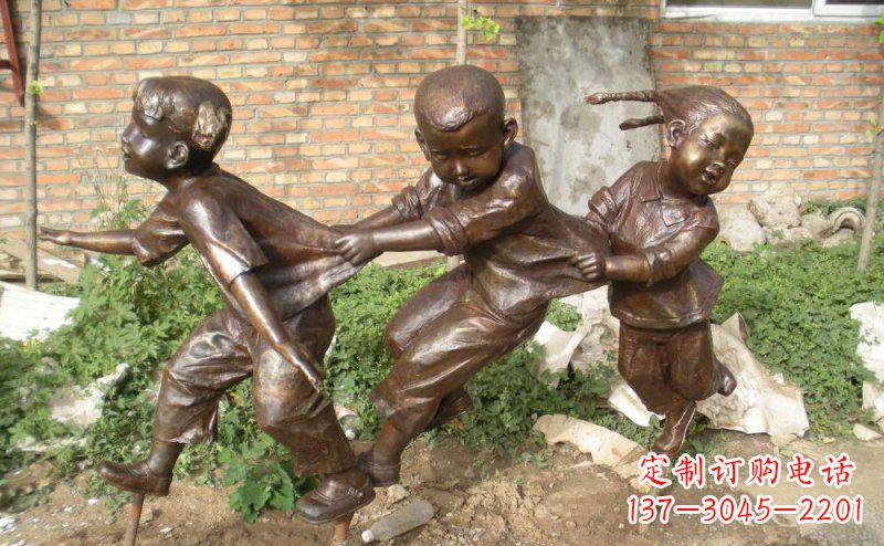 辽阳铜雕老鹰—勇捕小鸡的动态展示