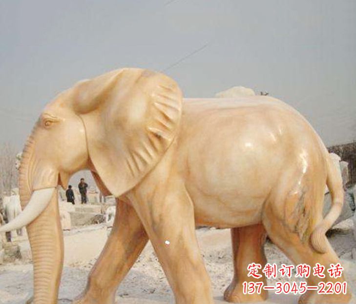 辽阳公园晚霞红大象雕塑