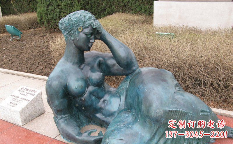 辽阳铜质女性人物雕塑
